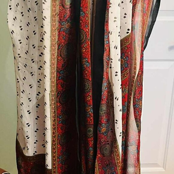 🌺 Vintage 100% Silk Oversized Scarf – Handmade in Spain - Picture 6 of 15